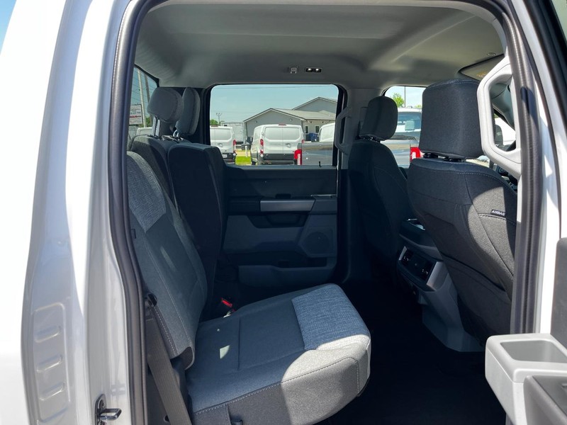 Ford Super Duty F-250 SRW Vehicle Image 04