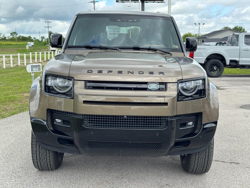 Land Rover Defender Vehicle Image 09