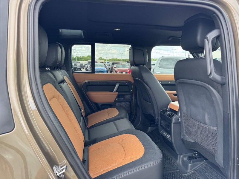 Land Rover Defender Vehicle Image 10