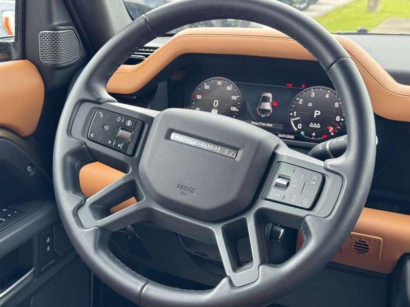 Land Rover Defender Vehicle Image 12