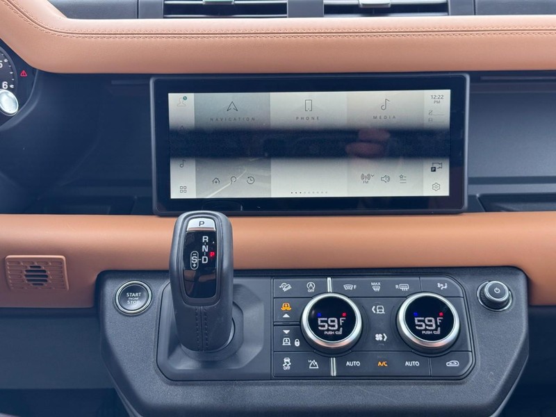 Land Rover Defender Vehicle Image 13