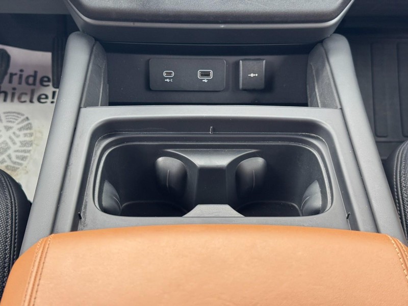 Land Rover Defender Vehicle Image 14