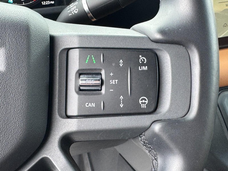 Land Rover Defender Vehicle Image 18