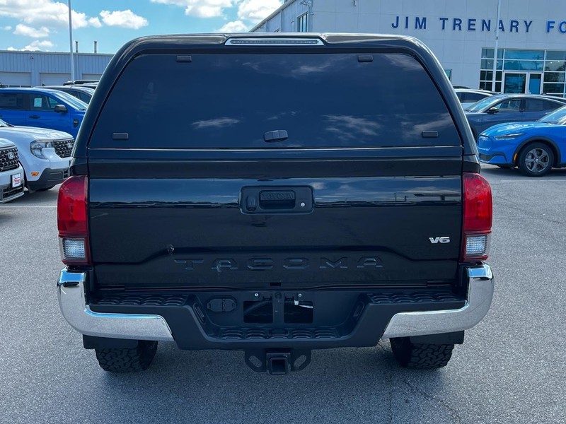 Toyota Tacoma 4WD Vehicle Image 04