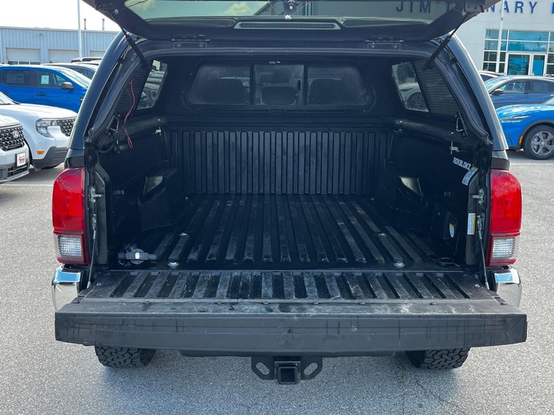 Toyota Tacoma 4WD Vehicle Image 05
