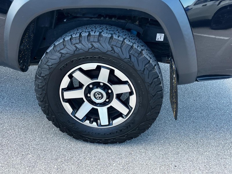 Toyota Tacoma 4WD Vehicle Image 07