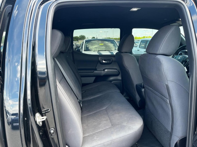 Toyota Tacoma 4WD Vehicle Image 10