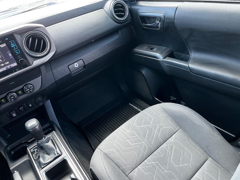 Toyota Tacoma 4WD Vehicle Image 13