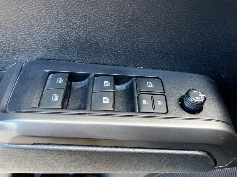 Toyota Tacoma 4WD Vehicle Image 14