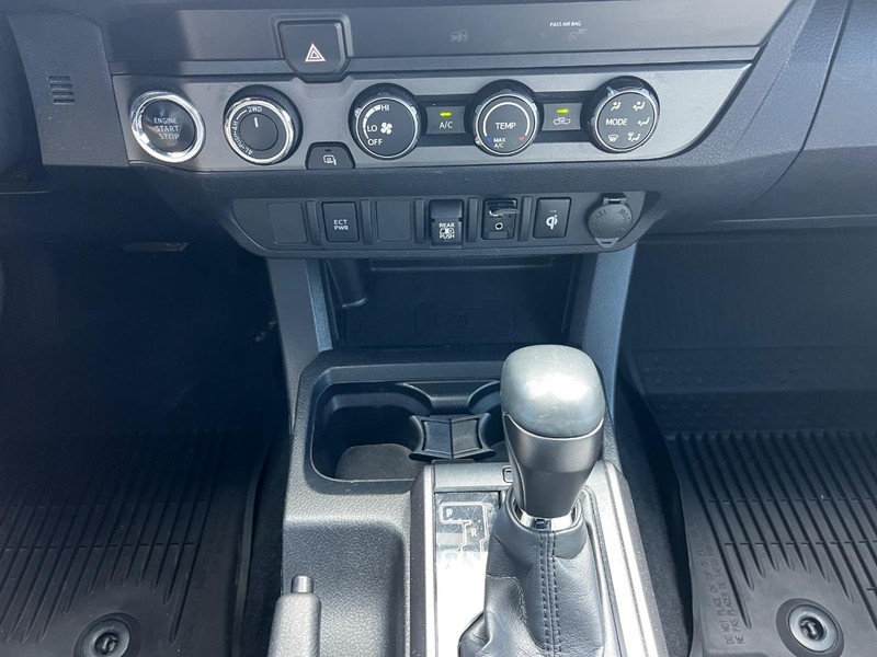 Toyota Tacoma 4WD Vehicle Image 19