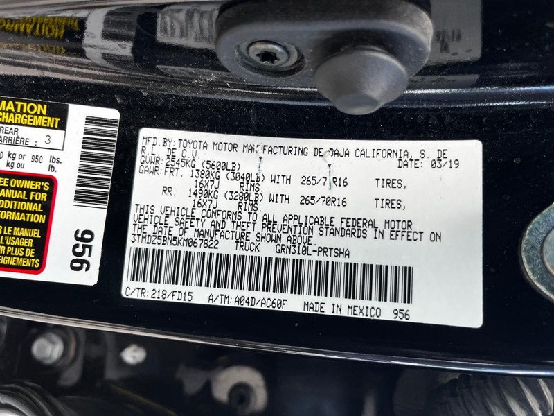 Toyota Tacoma 4WD Vehicle Image 22