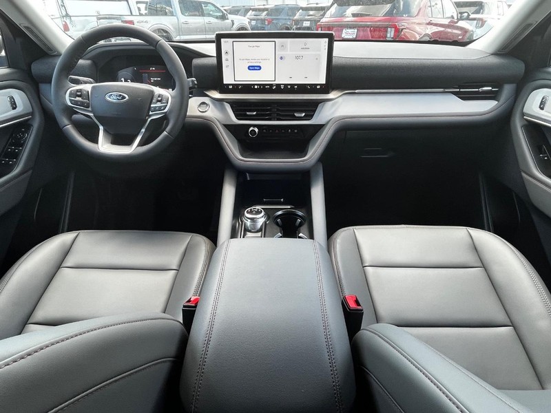 Ford Explorer Vehicle Image 07