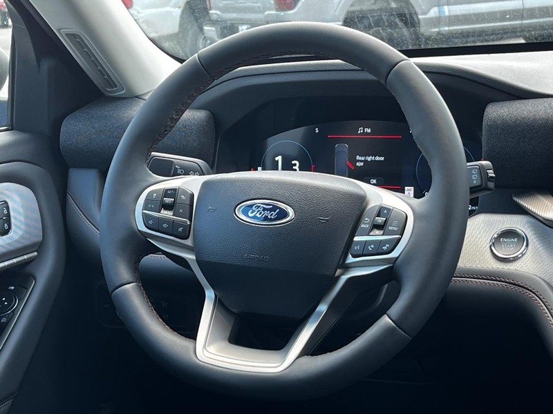 Ford Explorer Vehicle Image 08