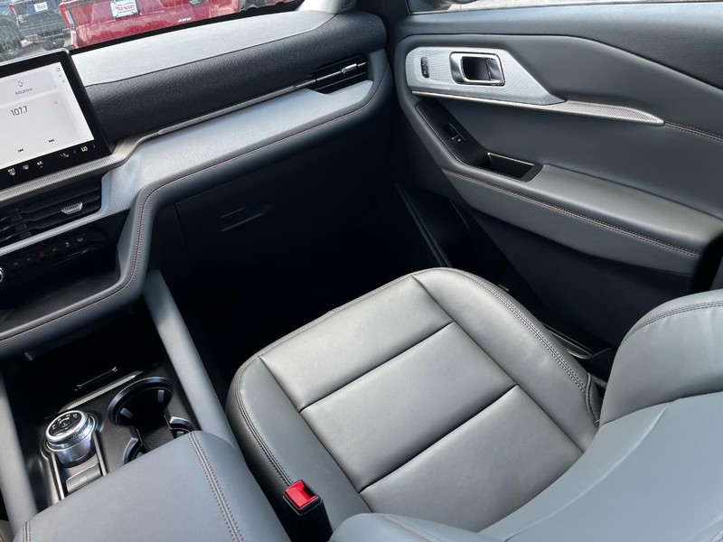 Ford Explorer Vehicle Image 09