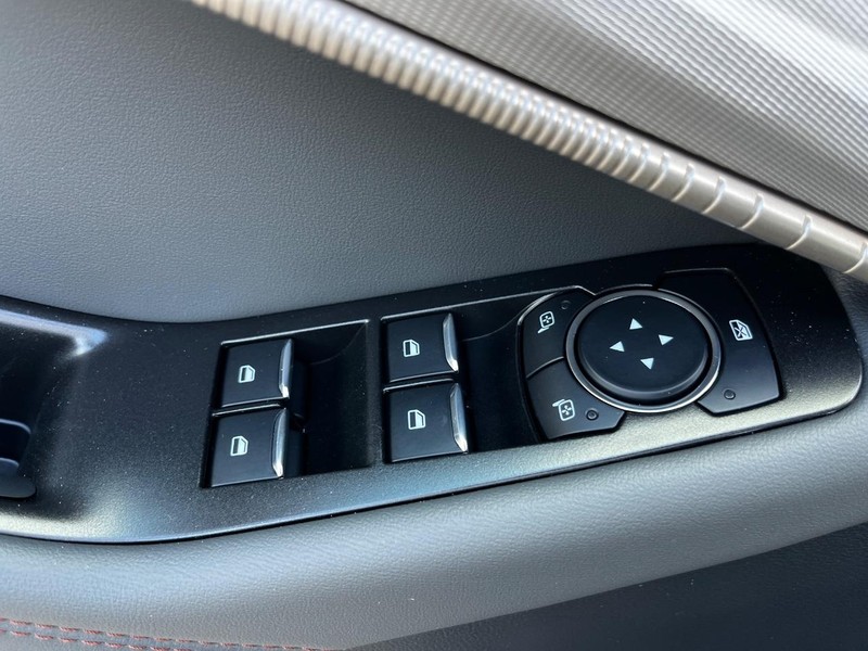 Ford Explorer Vehicle Image 10