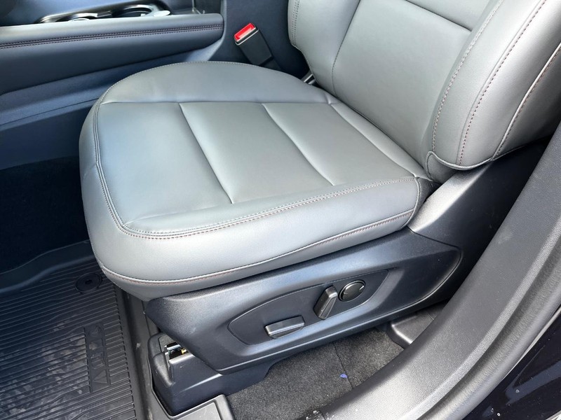 Ford Explorer Vehicle Image 11