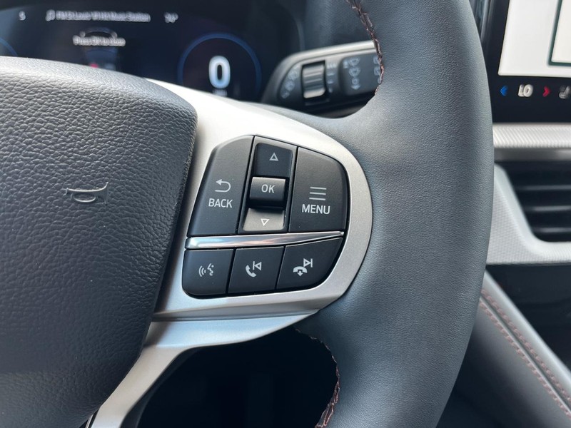 Ford Explorer Vehicle Image 13