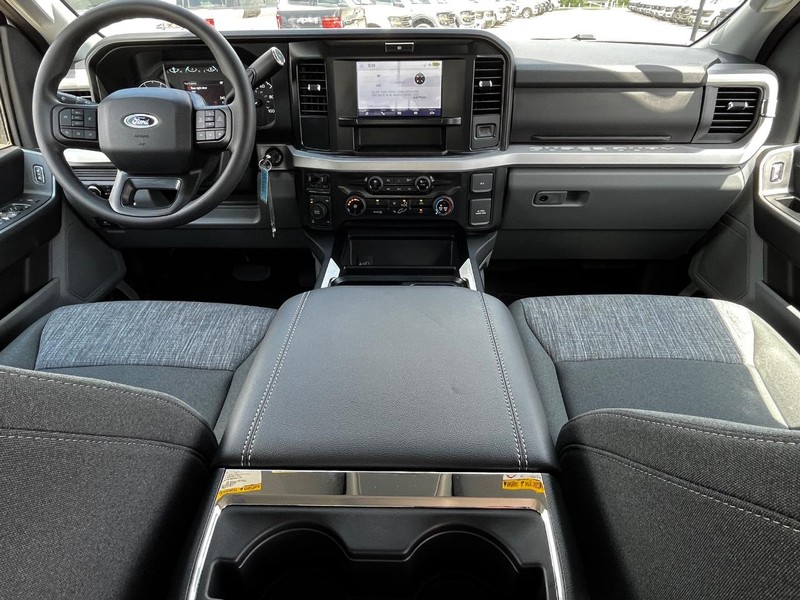 Ford Super Duty F-250 SRW Vehicle Image 05
