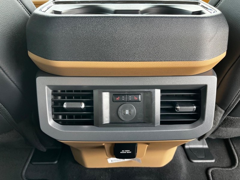 Ford Super Duty F-250 SRW Vehicle Image 05