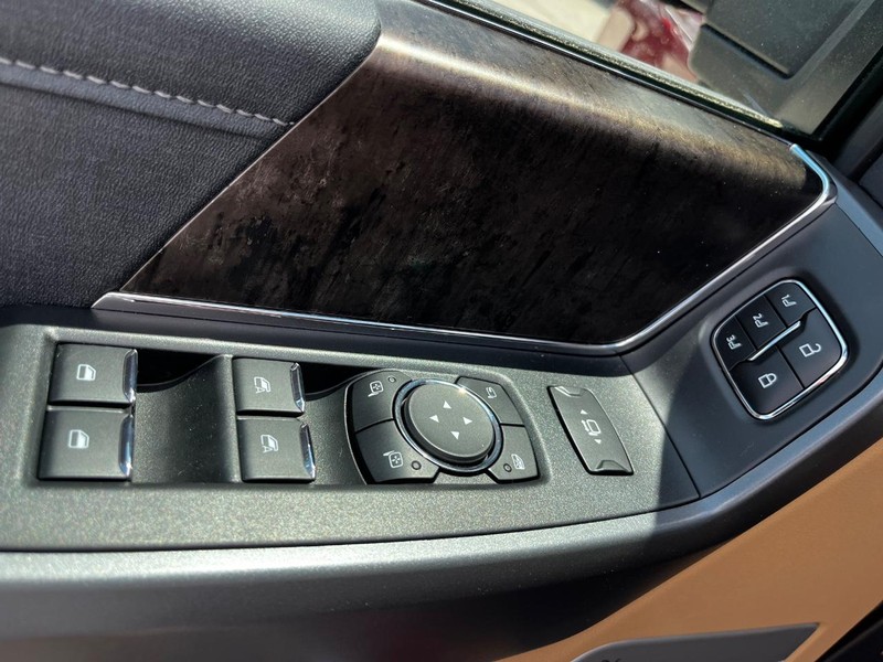 Ford Super Duty F-250 SRW Vehicle Image 09