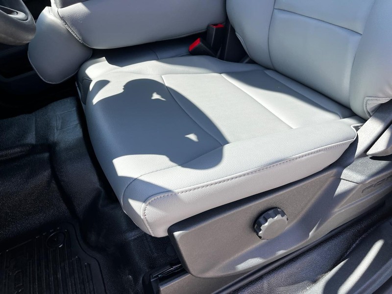 Ford Super Duty F-350 SRW Vehicle Image 09