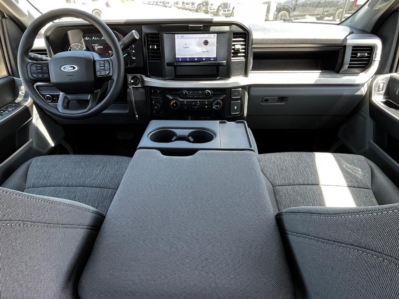Ford Super Duty F-350 SRW Vehicle Image 05
