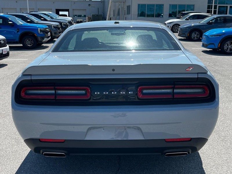 Dodge Challenger Vehicle Image 04