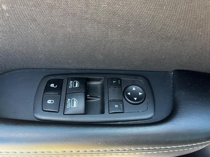 Dodge Challenger Vehicle Image 10