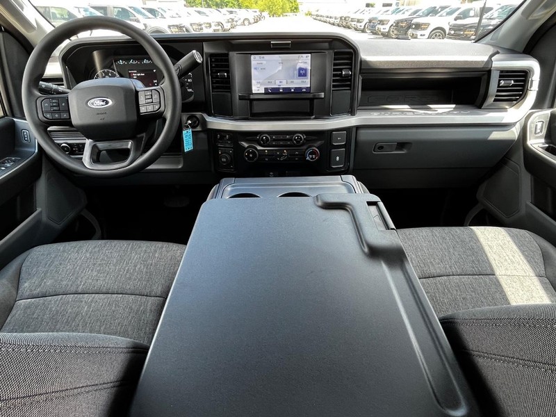 Ford Super Duty F-250 SRW Vehicle Image 05
