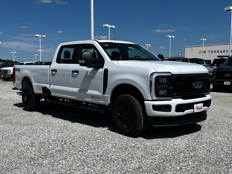 Ford Super Duty F-350 SRW Vehicle Image 02