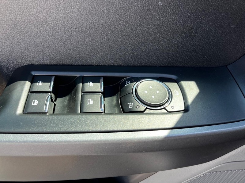 Ford Super Duty F-350 SRW Vehicle Image 08