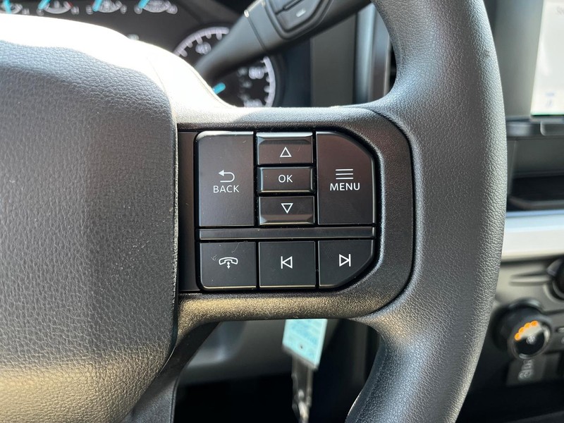 Ford Super Duty F-350 SRW Vehicle Image 11