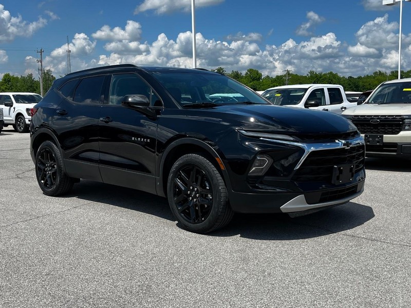 Chevrolet Blazer Vehicle Image 02