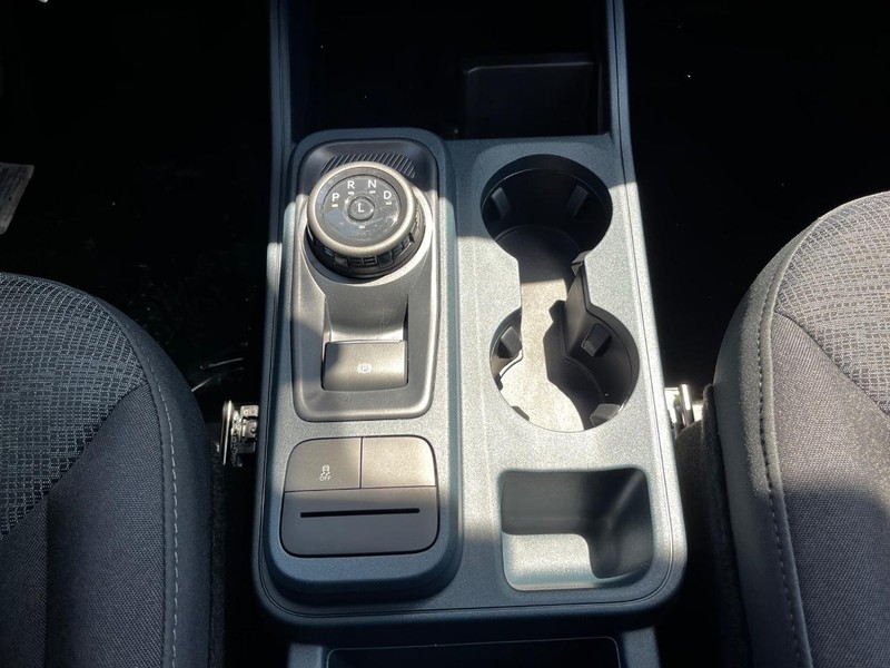 Ford Maverick Vehicle Image 13