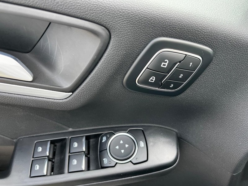 Ford Escape Vehicle Image 09