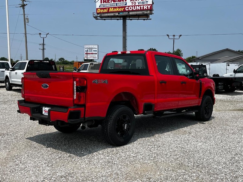 Ford Super Duty F-350 SRW Vehicle Image 03