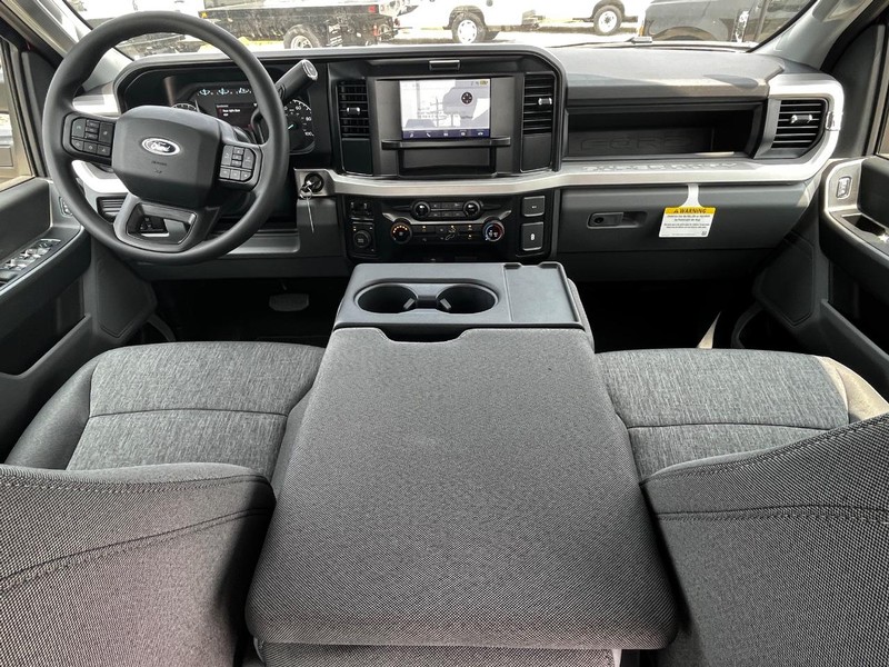 Ford Super Duty F-350 SRW Vehicle Image 05