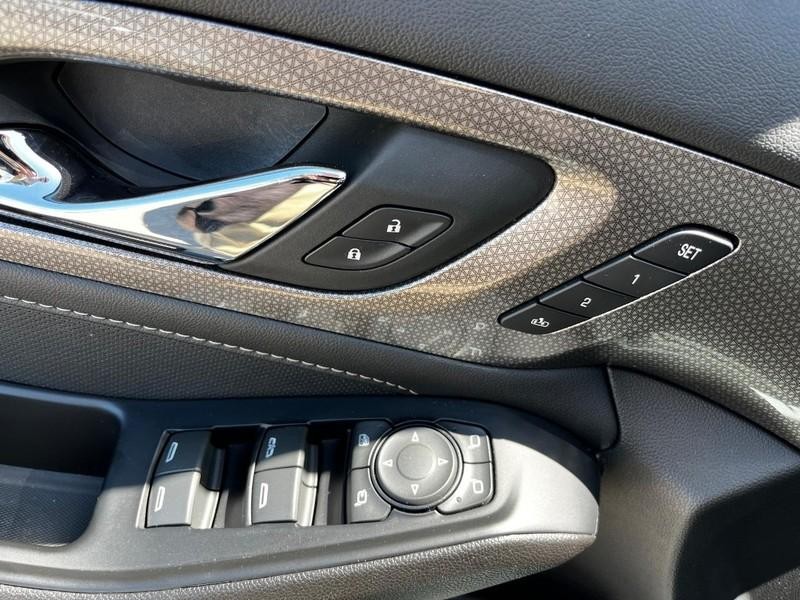 Chevrolet Traverse Vehicle Image 17