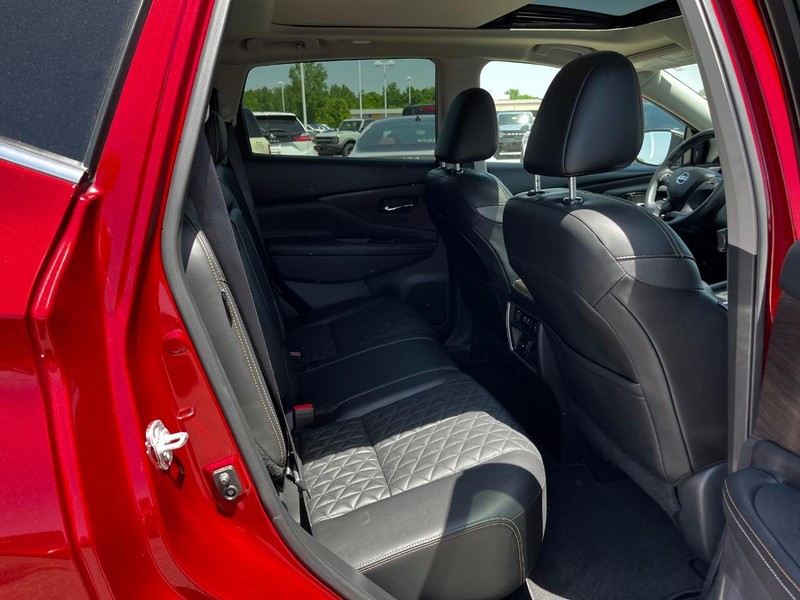 Nissan Murano Vehicle Image 10