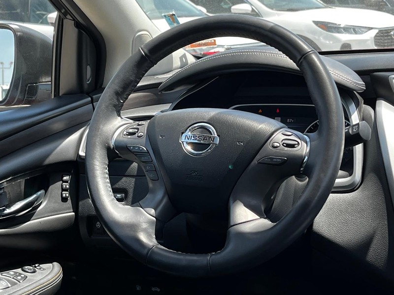 Nissan Murano Vehicle Image 14