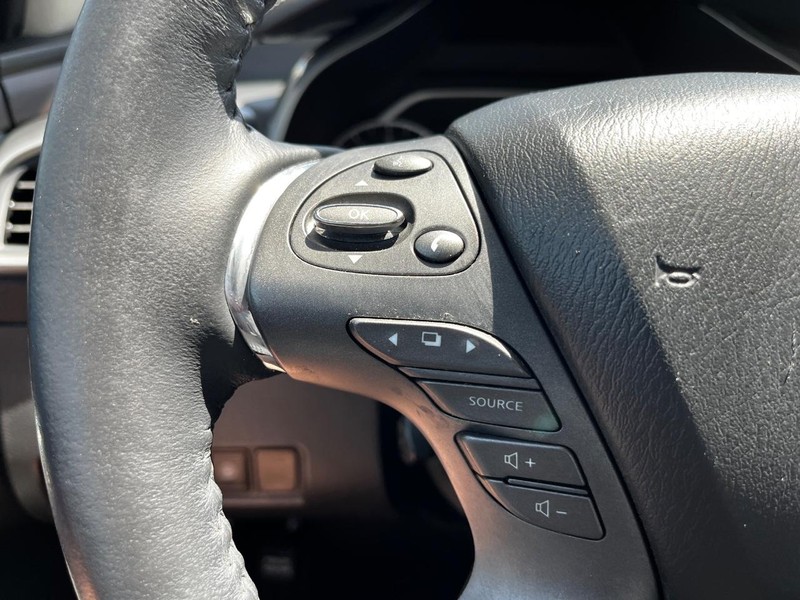 Nissan Murano Vehicle Image 18