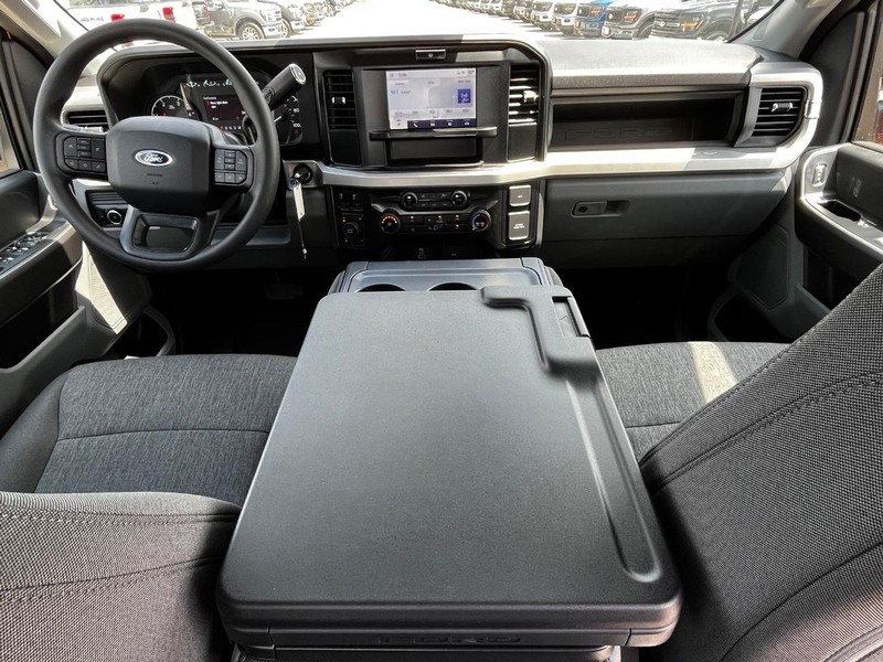 Ford Super Duty F-250 SRW Vehicle Image 05