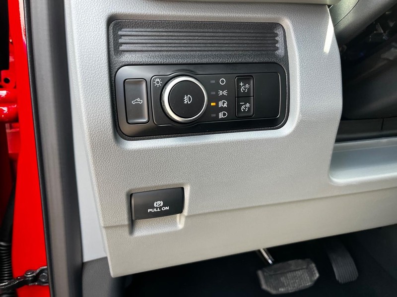 Ford Super Duty F-250 SRW Vehicle Image 10