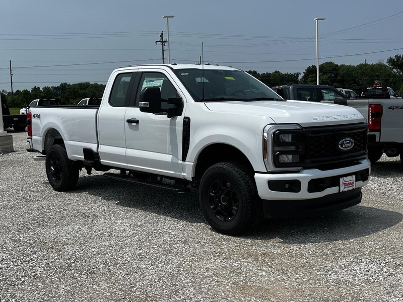Ford Super Duty F-250 SRW Vehicle Image 02