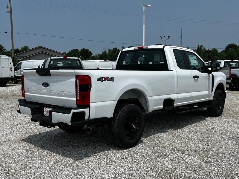 Ford Super Duty F-250 SRW Vehicle Image 03