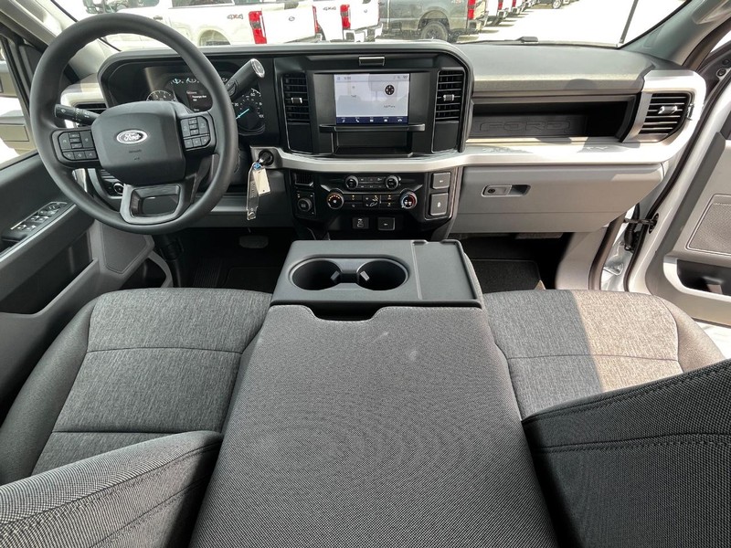 Ford Super Duty F-250 SRW Vehicle Image 05
