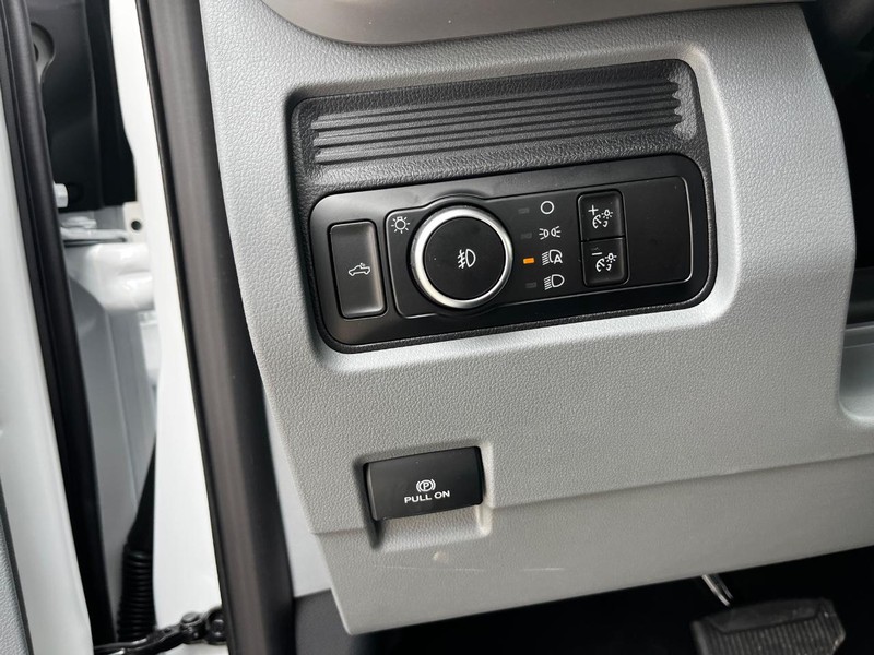 Ford Super Duty F-250 SRW Vehicle Image 09