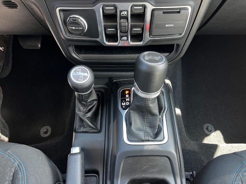 Jeep Wrangler Vehicle Image 19