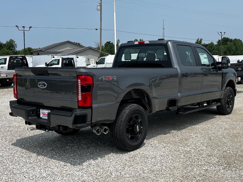 Ford Super Duty F-250 SRW Vehicle Image 03