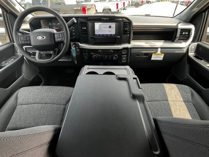 Ford Super Duty F-250 SRW Vehicle Image 05